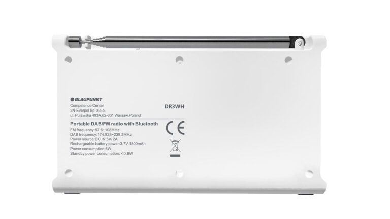 Biały tył radia Blaupunkt DR3WH. Tekst zawiera specyfikacje i znak CE. Na górze wysuwana antena.