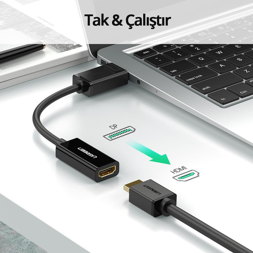 Siyah bir UGREEN adaptör, bir dizüstü bilgisayarı HDMI'ye bağlar. Görüntüde bir dizüstü bilgisayar, kablo ve konektör ve metin var.