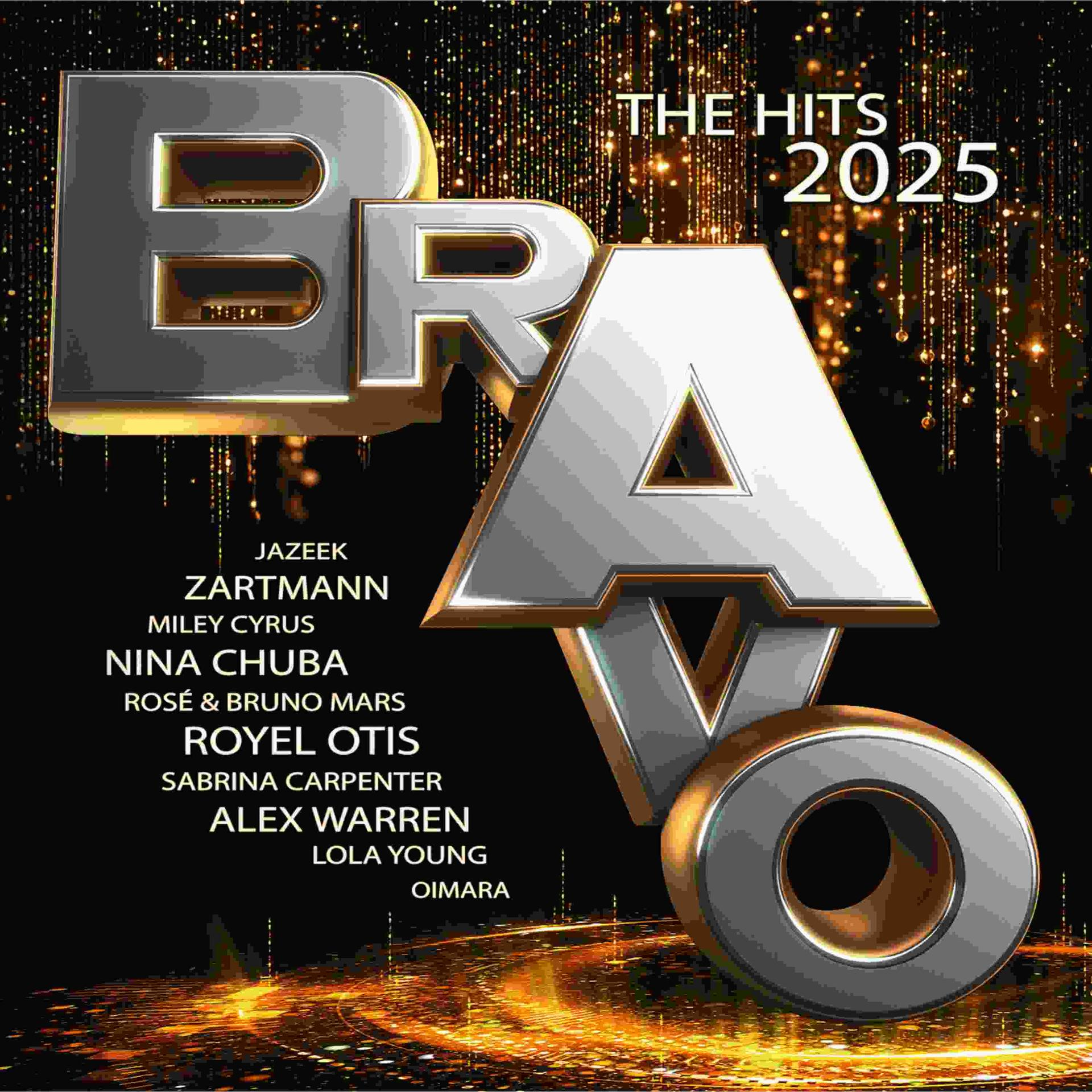 Cover für Bravo Hits 2025. Mit silbernem "BRAVO"-Text und Künstlernamen. Der Hintergrund ist schwarz und gold.