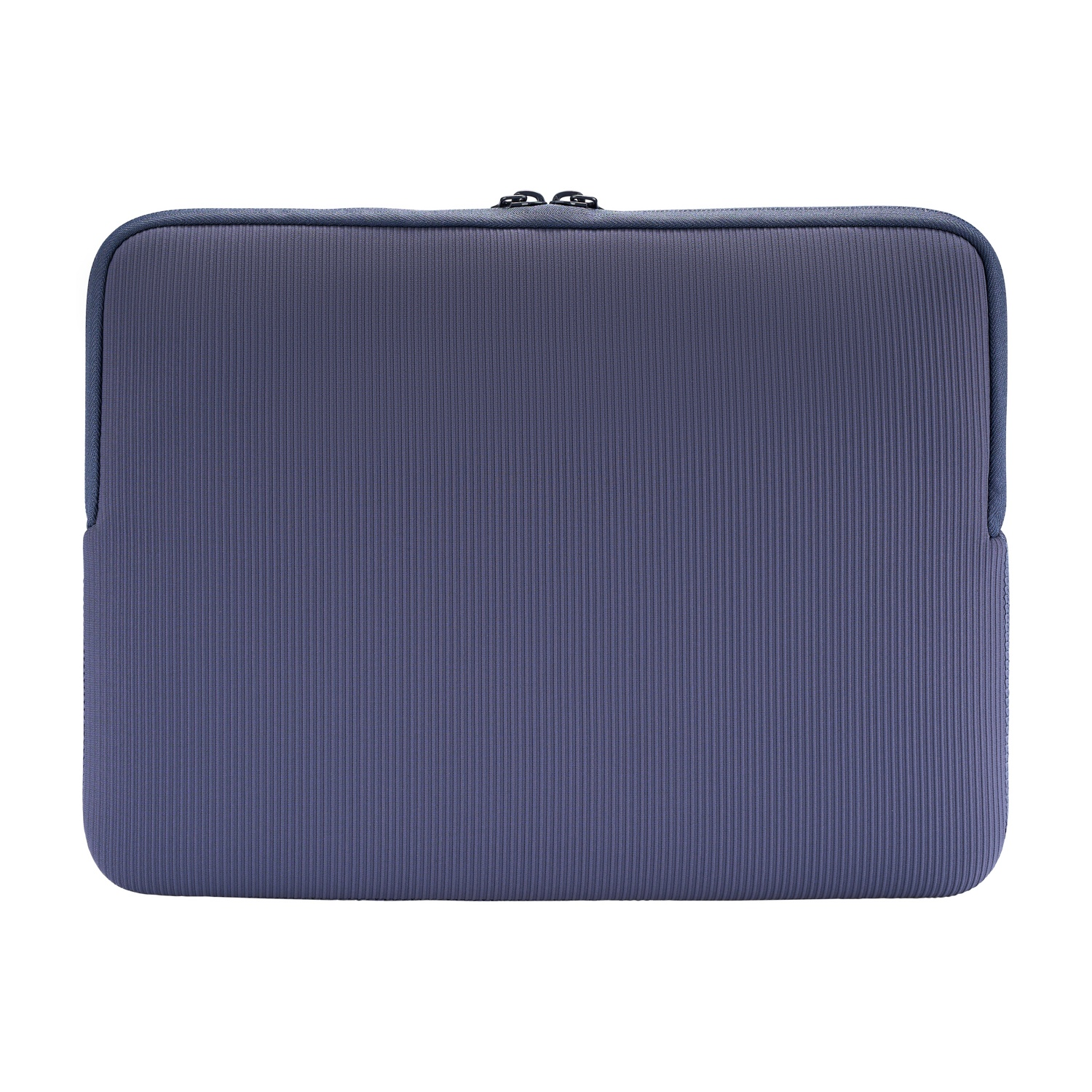 Una custodia rettangolare blu per laptop con texture a coste verticali. Ha un bordo blu scuro e una cerniera nella parte superiore.