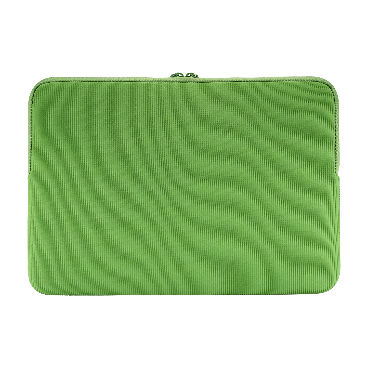 Una custodia rettangolare verde per laptop con cerniera. La custodia ha una trama a coste. Lo sfondo è bianco.