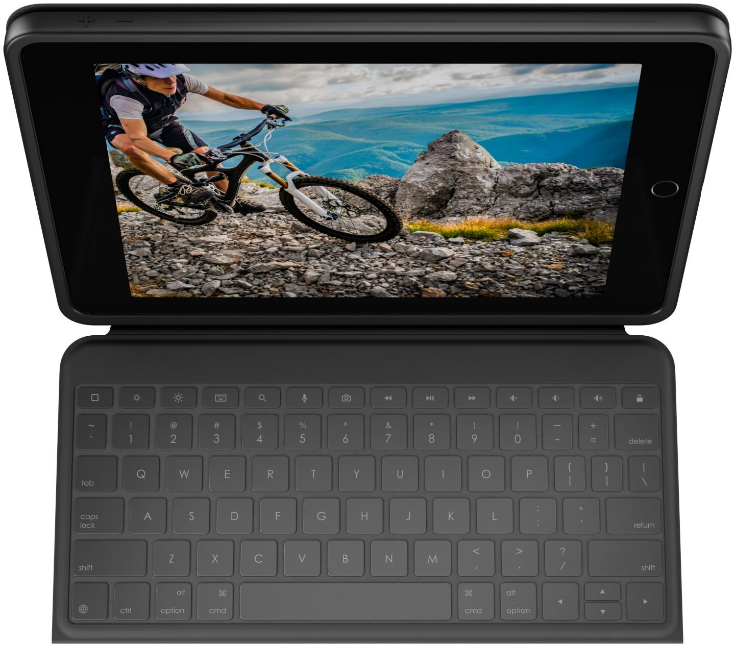 Une tablette avec un clavier attaché. L'écran affiche un VTTiste sur un sentier rocheux avec une toile de fond montagneuse.