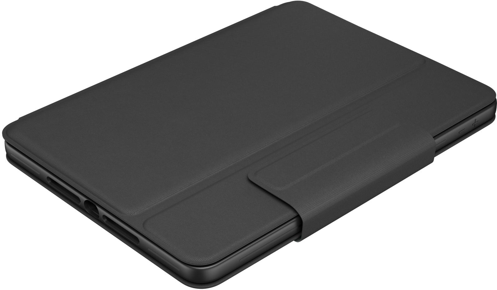 Gros plan sur un étui noir pour tablette. Il est fermé et fabriqué en matériau texturé. Une sangle sécurise le couvercle.