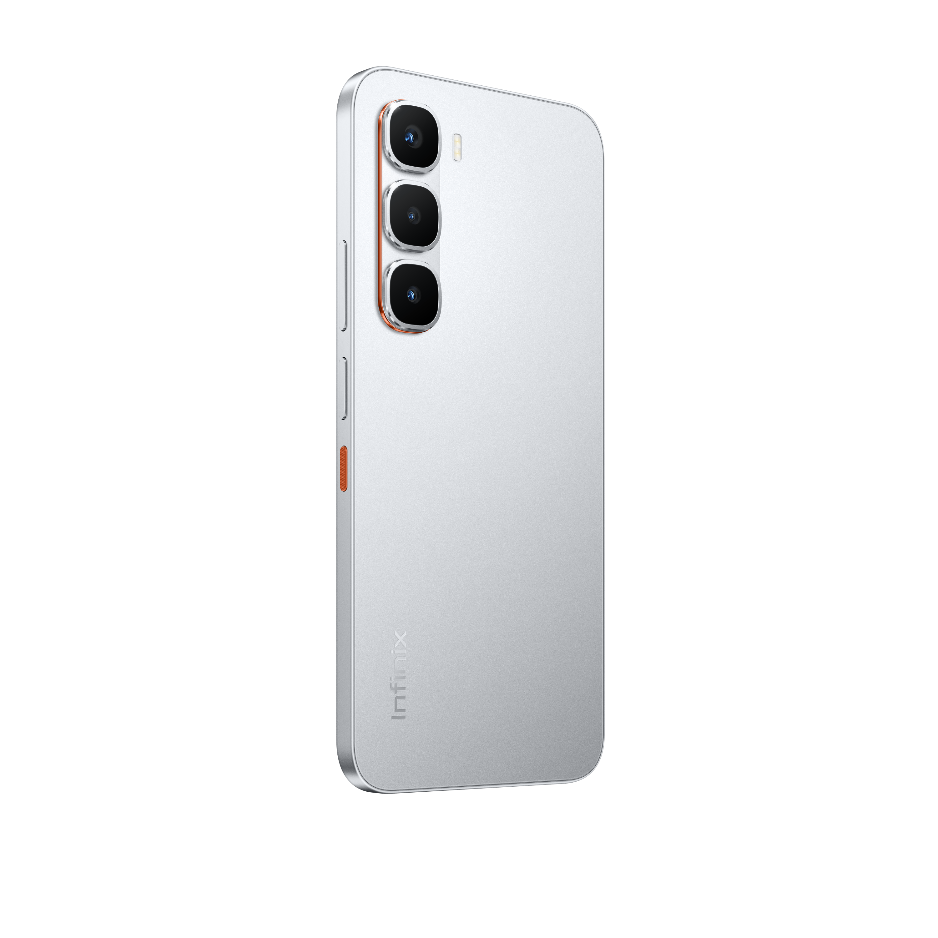 Üç arka kamerası, turuncu detayları ve Infinix logosu olan gümüş renkli akıllı telefon. Siyah zemin.