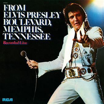 Elvis Presley op de albumhoes. Hij draagt een wit pak, houdt een microfoon vast en wijst. Tekst: From Elvis Presley Boulevard.