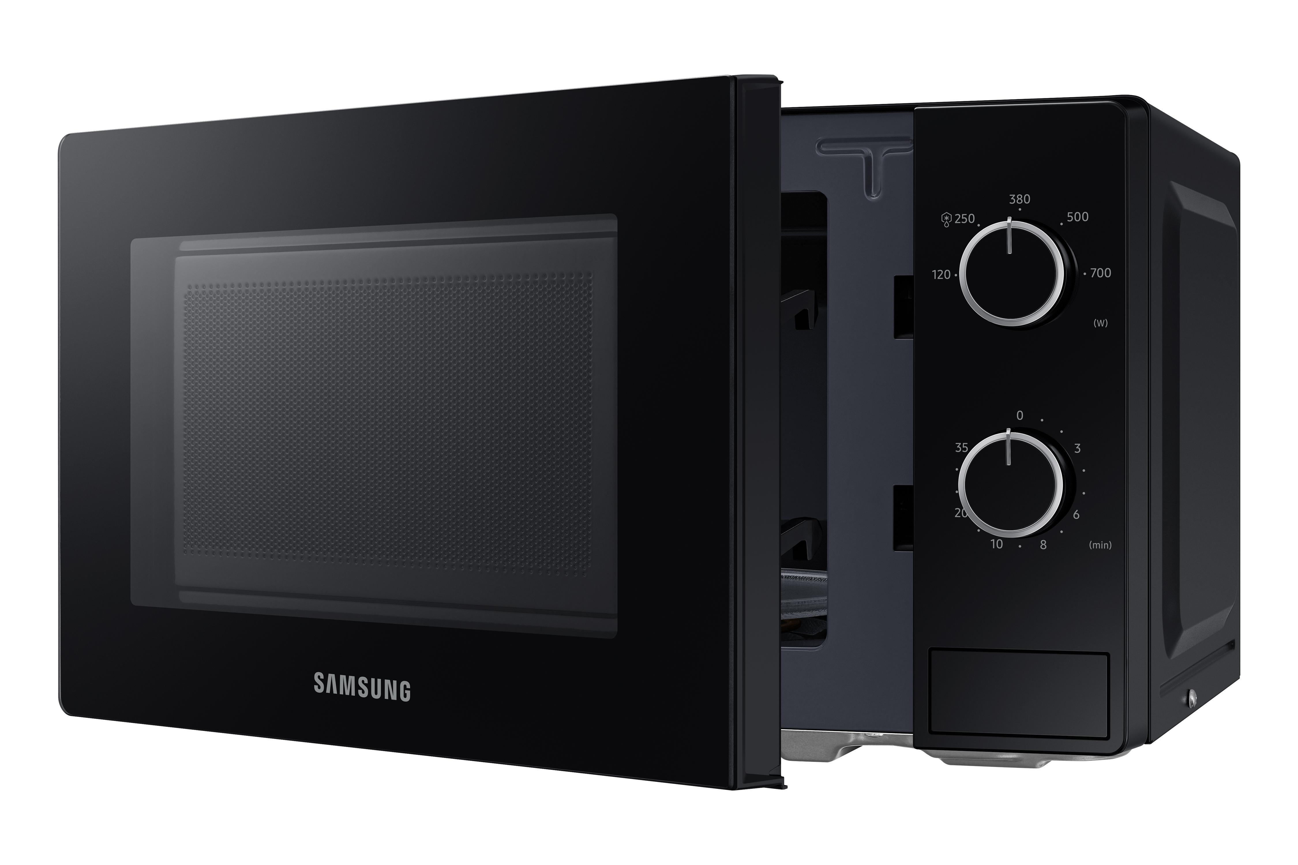 Eine schwarze Samsung-Mikrowelle mit geöffneter Tür. Bedienfeld rechts mit Leistungs- und Zeiteinstellungen.