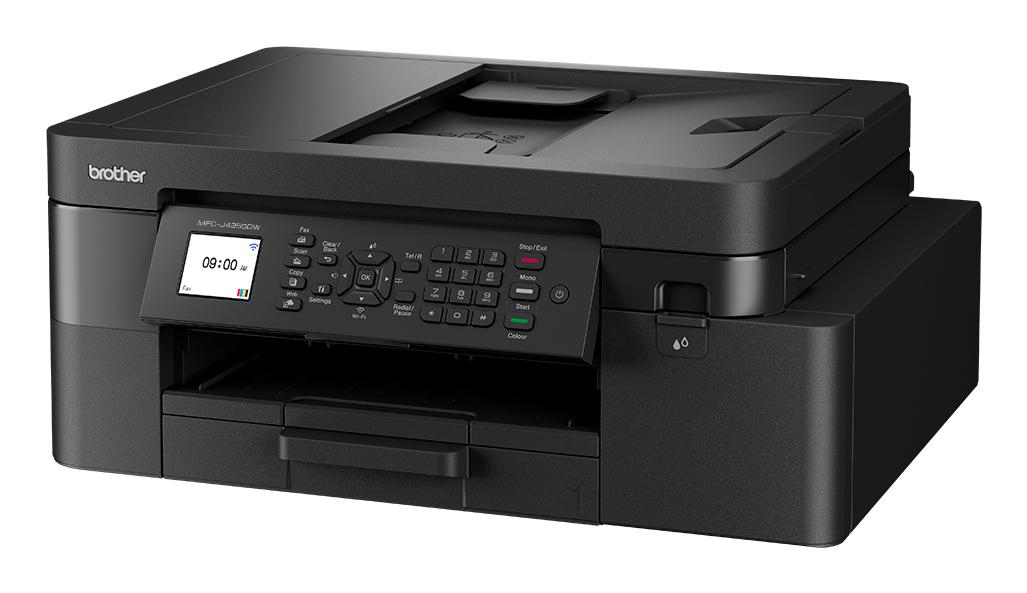 Ein schwarzer Brother MFC-J435W Drucker. Er hat ein Bedienfeld mit einem Display, das 09:00 Uhr anzeigt. Der Drucker hat ein Papierfach und Knöpfe.
