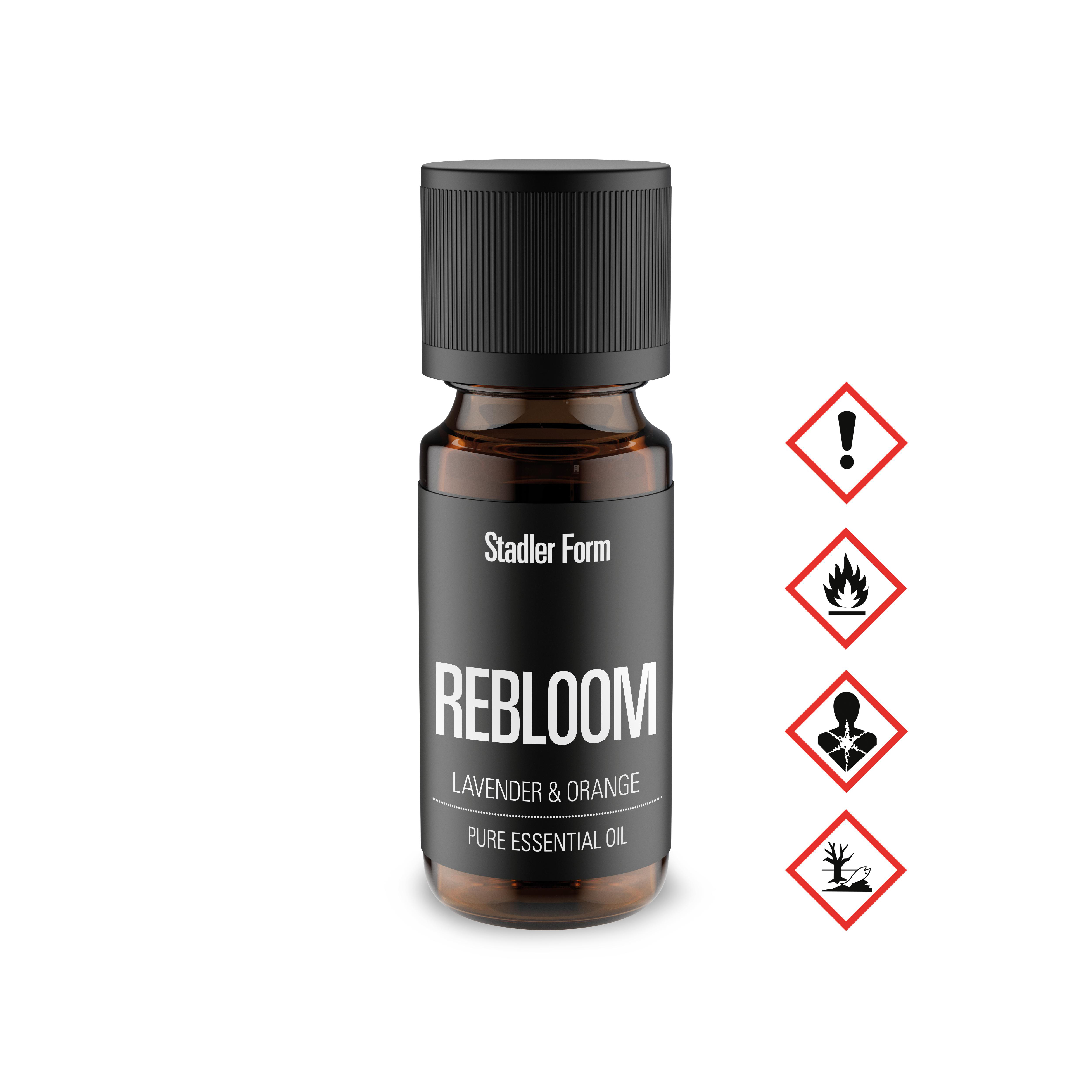 Eine braune Flasche ätherischen Öls mit schwarzem Deckel. Es steht Rebloom, Lavendel & Orange. Gefahrensymbole rechts.