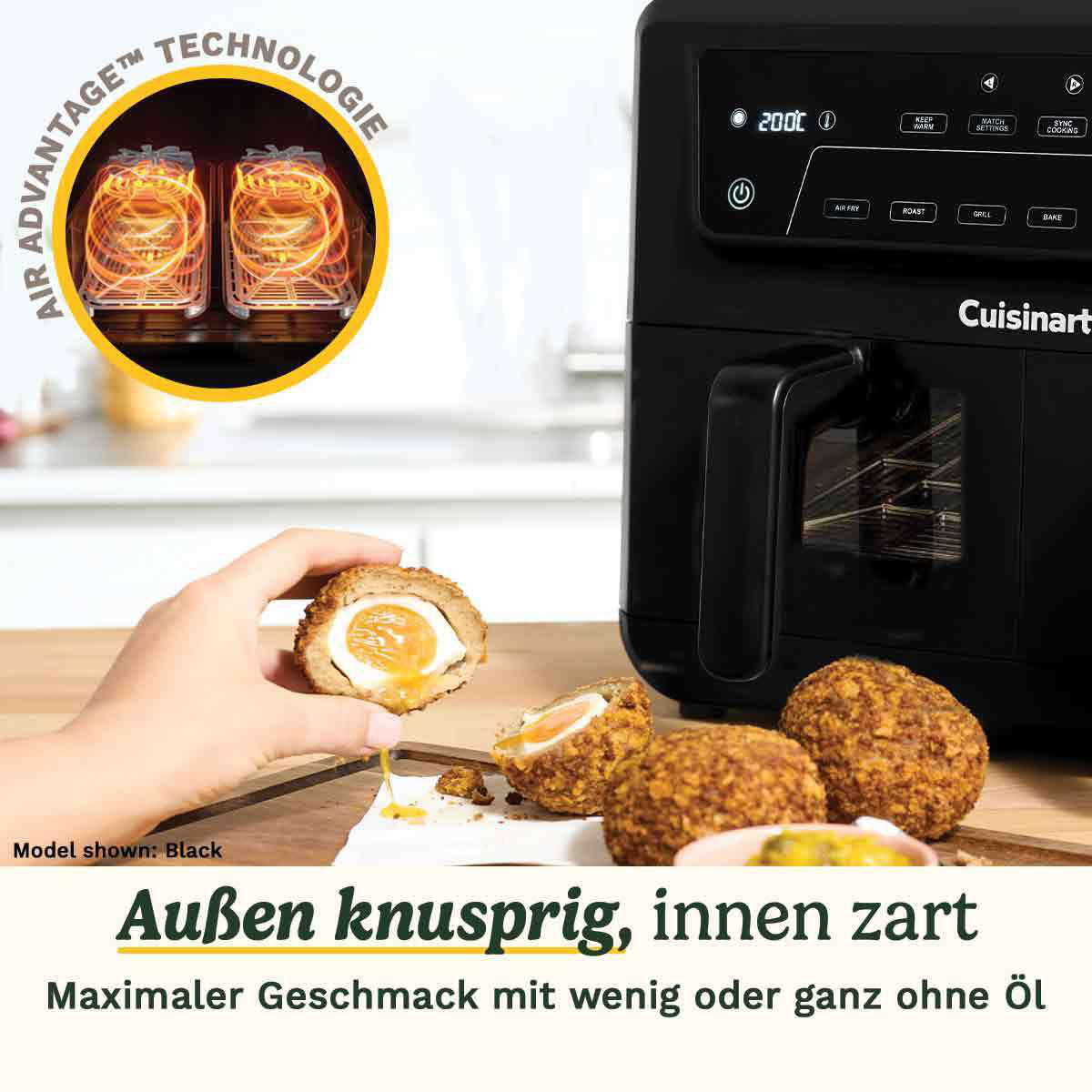 Ein Heißluftfritteuse mit Scotch Eggs. Eines wird gehalten, das Eigelb zeigend. Text: 'Außen knusprig, innen zart' und 'Maximaler Geschmack mit wenig Öl'.