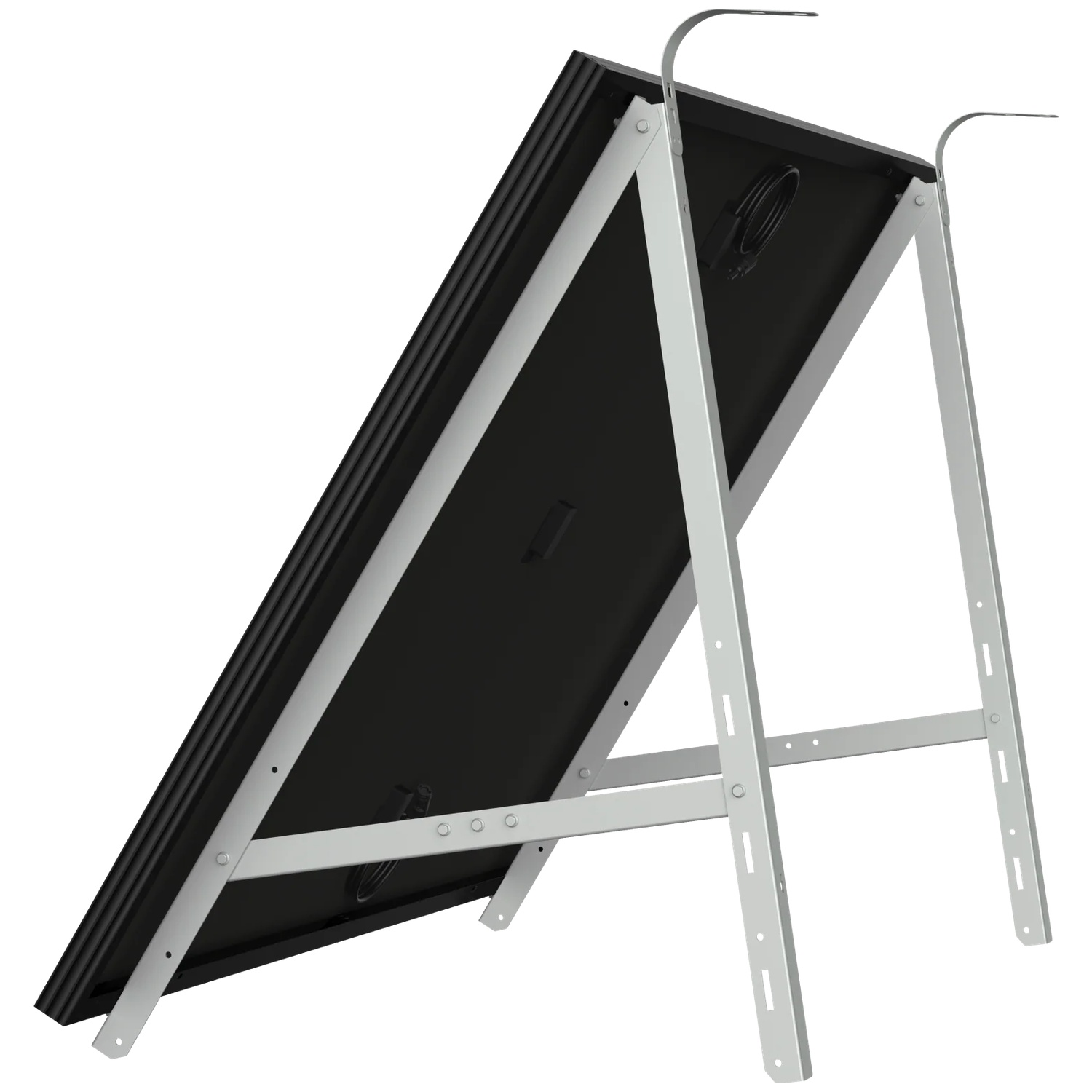 Un panneau solaire noir sur un cadre en métal argenté. Le panneau est incliné, soutenu par un cadre avec des pièces supérieures incurvées.