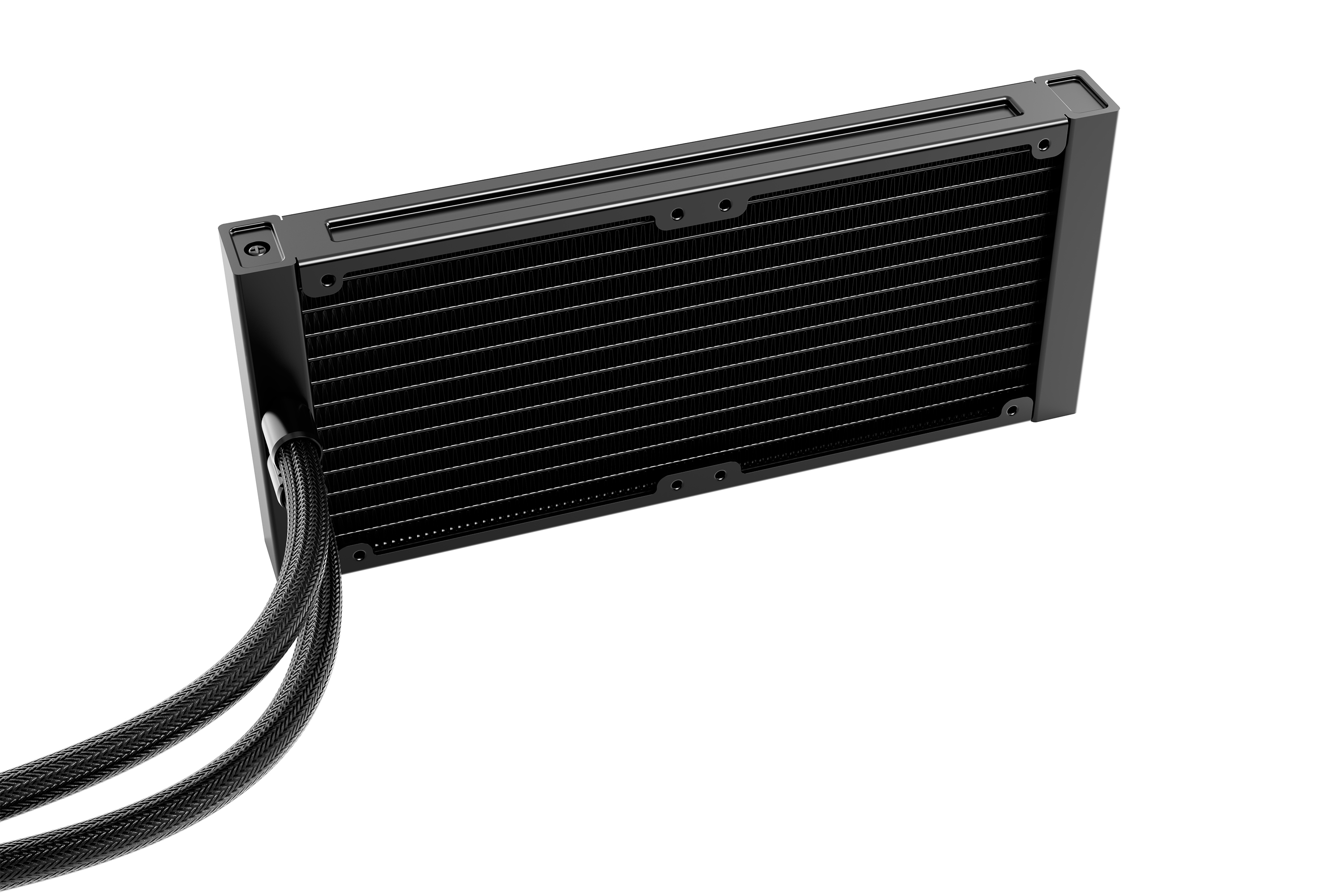 Ein schwarzer Computer-Flüssigkeitskühler auf weißem Hintergrund. Er hat einen Kühler, Schläuche und Anschlüsse.