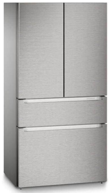 Edelstahlkühlschrank mit zwei oberen Türen und zwei unteren Schubladen. Die Griffe sind weiß. Der Kühlschrank steht auf weißem Hintergrund.