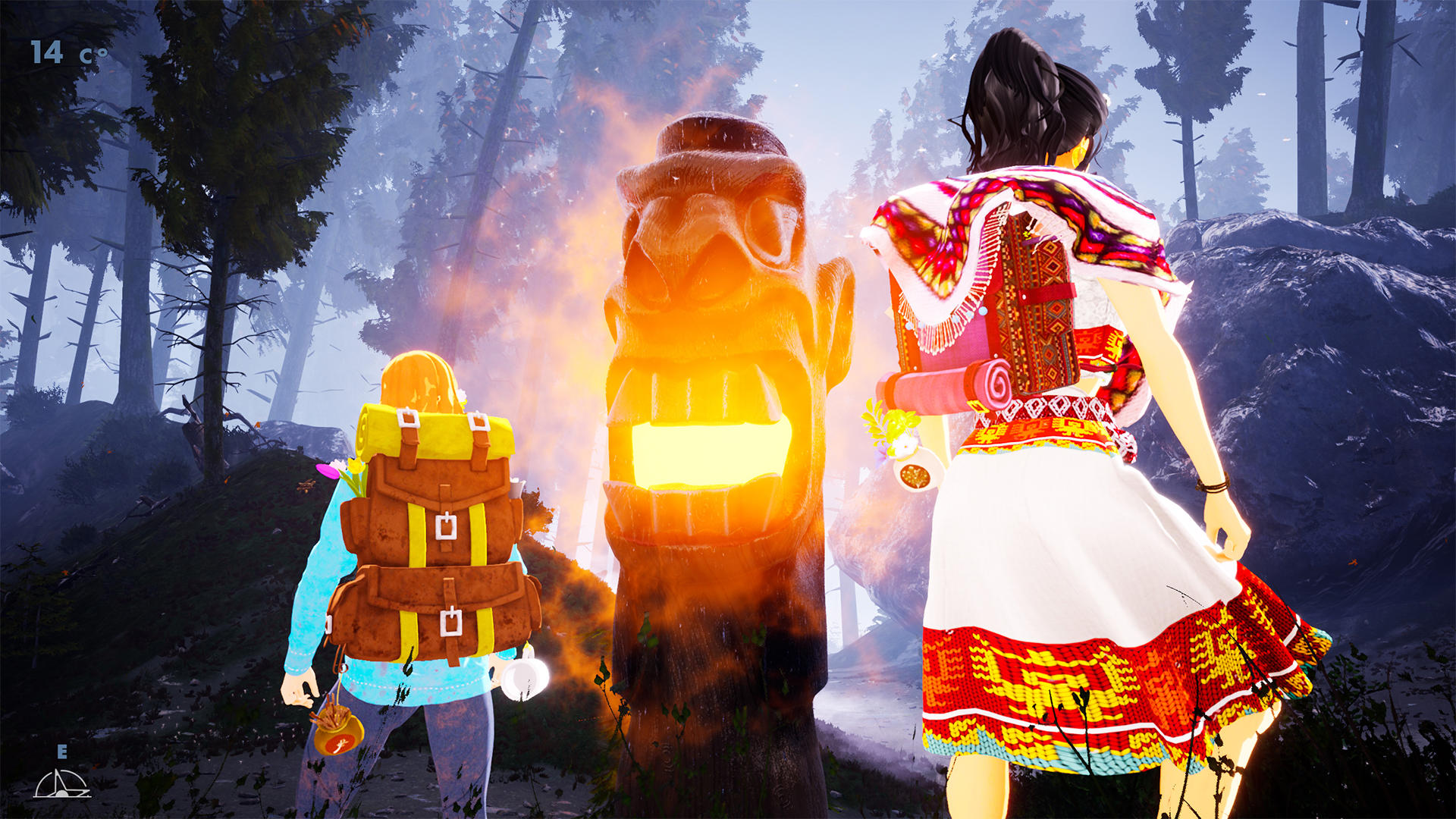 Drei Personen stehen in einem Wald in der Nähe eines leuchtenden Totems. Einer trägt einen Rucksack, eine andere ein buntes Kleid.
