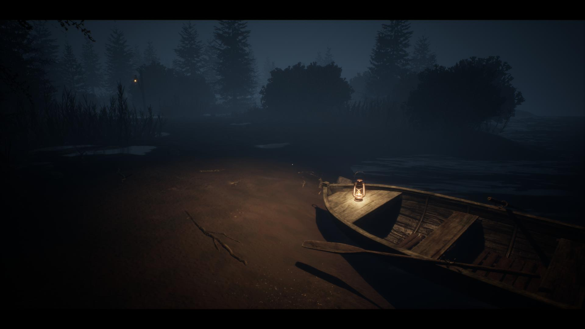 Ein Boot mit Laterne am dunklen Ufer. Bäume im Hintergrund in der nebligen, mondbeschienenen Nacht.