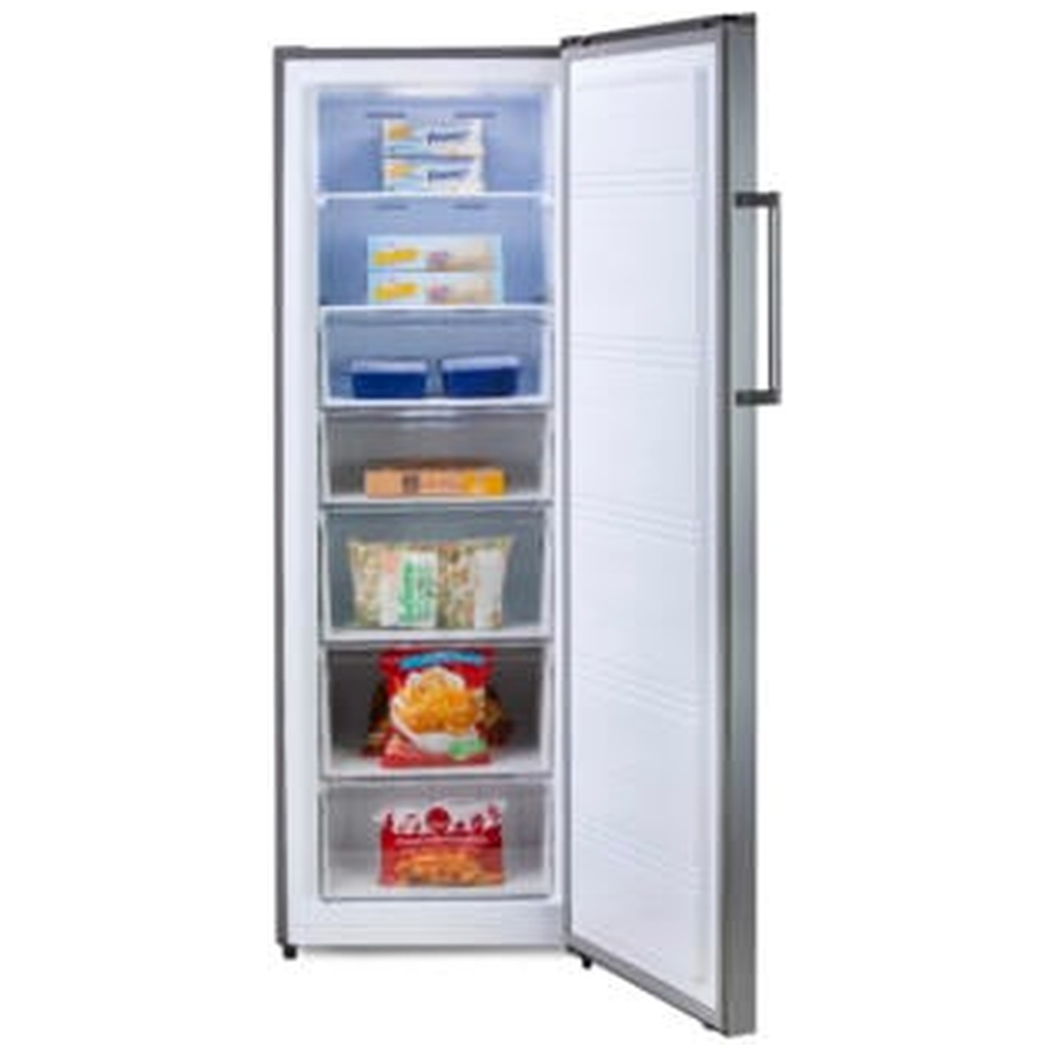 Un congélateur vertical argenté avec la porte ouverte. Divers aliments surgelés sont visibles dans les compartiments ouverts.