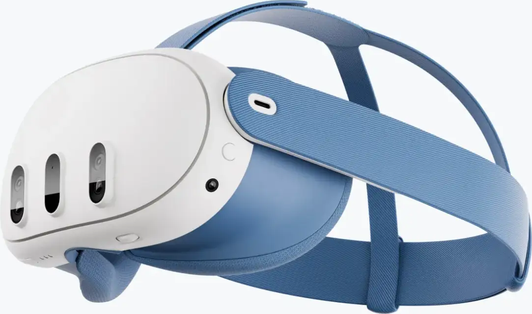 Ein VR-Headset mit weißer Vorderseite, blauen Seiten und Riemen. Es hat drei Kameralinsen, einen Knopf und ein glattes Design.