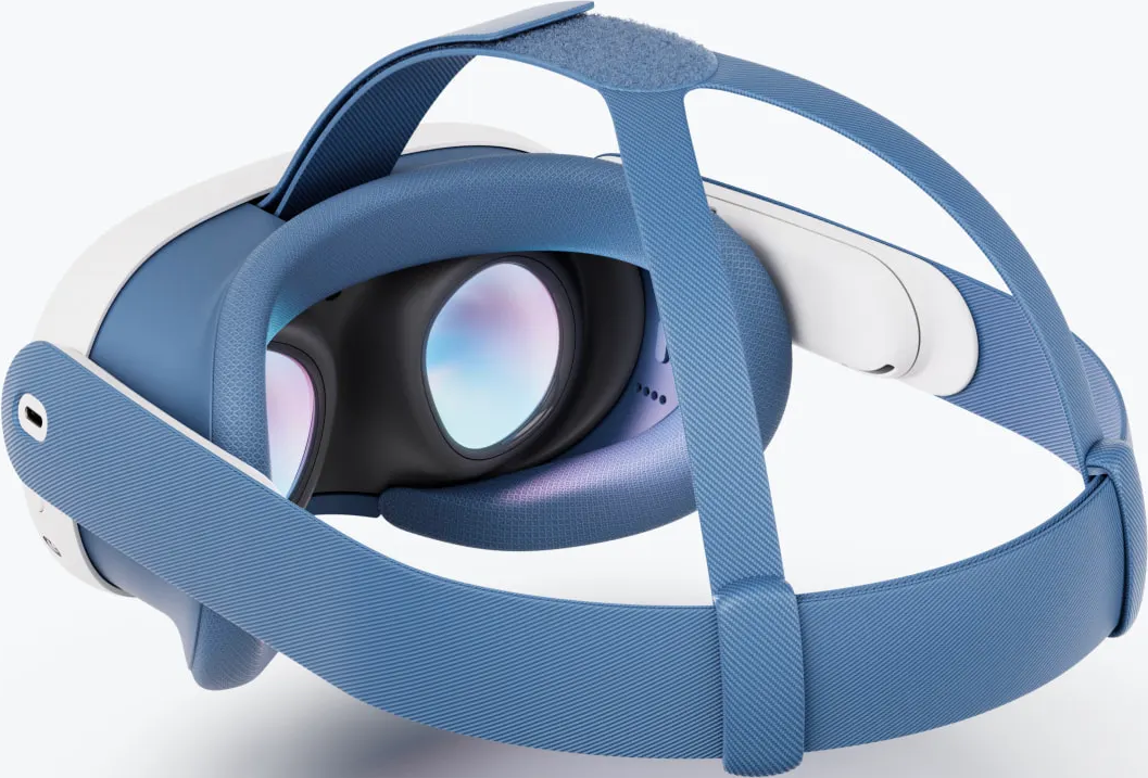 Ein VR-Headset, blau und weiß, vor weißem Hintergrund. Die Linsen reflektieren farbenfrohes Licht. Riemen und Polsterung sind sichtbar.