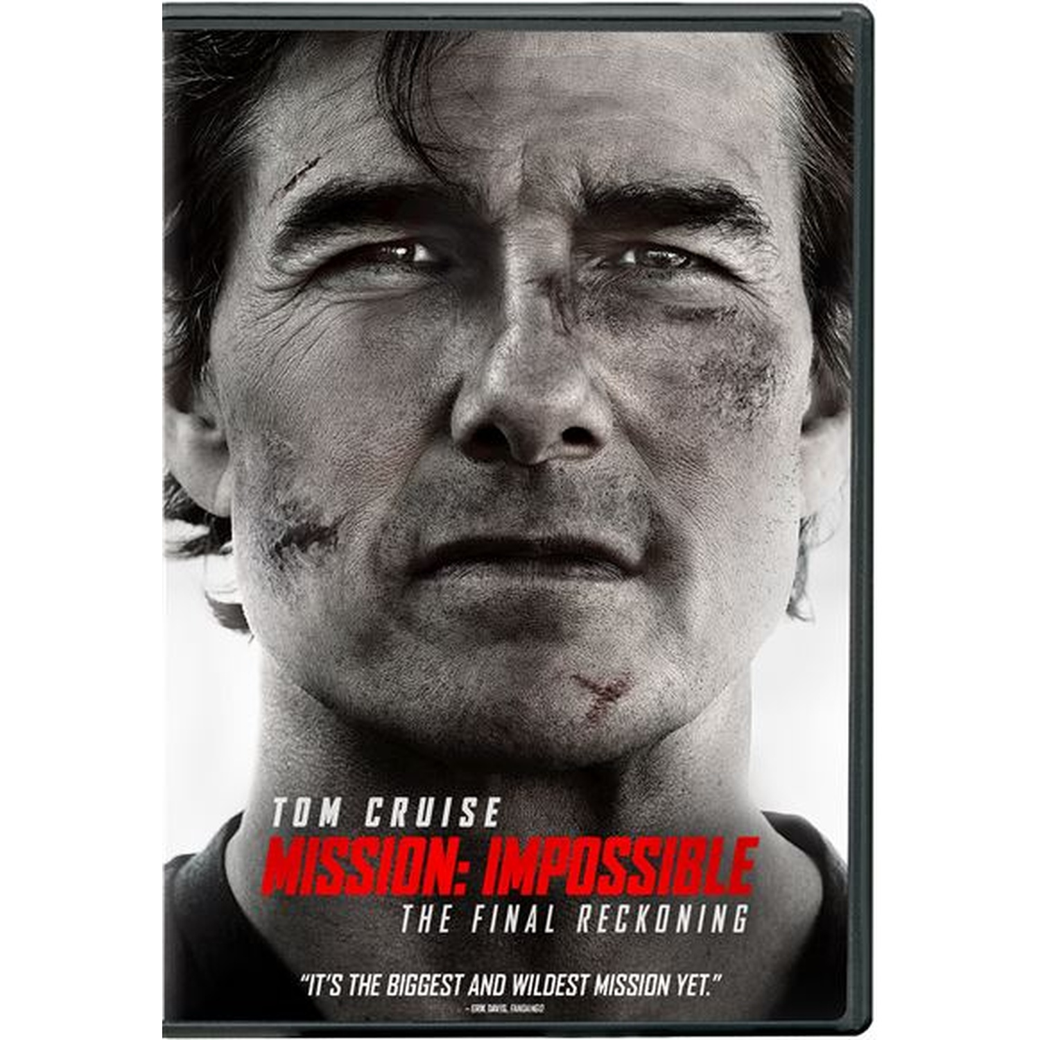 Couverture du film de Tom Cruise dans Mission: Impossible. Il regarde en avant avec des blessures faciales visibles. Titre en rouge.