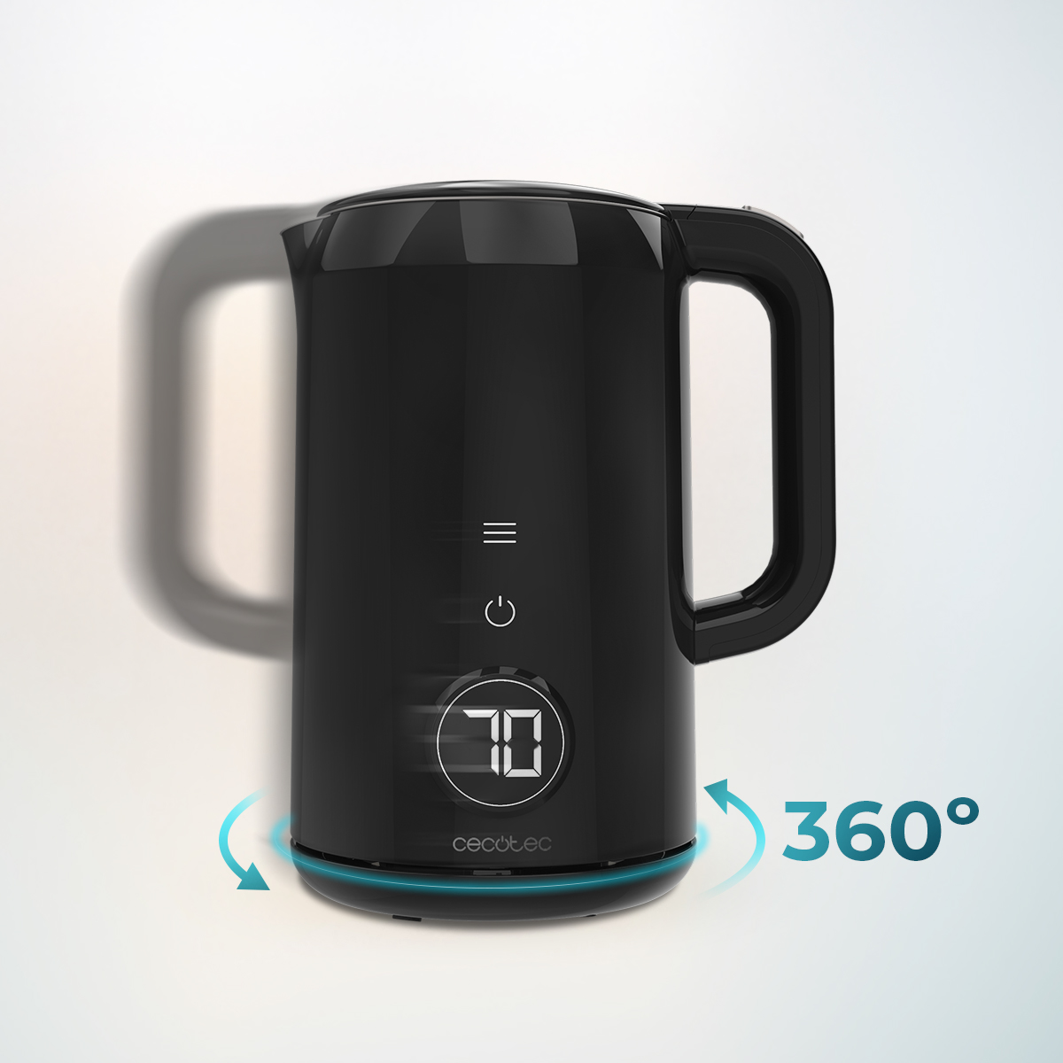 Hervidor eléctrico negro con pantalla digital que muestra 70. Tiene un asa y una función de rotación de 360°. Marca 'Cecotec'.