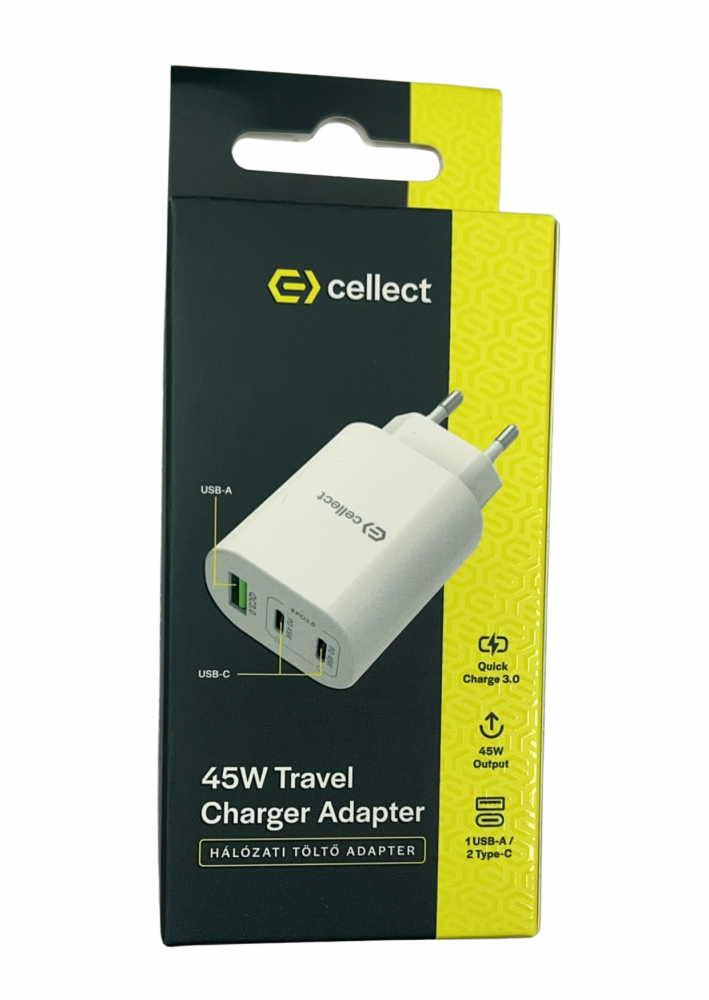 Egy fehér utazó töltőadapter a dobozában. USB-A és USB-C portokkal rendelkezik. A doboz fekete-sárga, termékadatokkal.