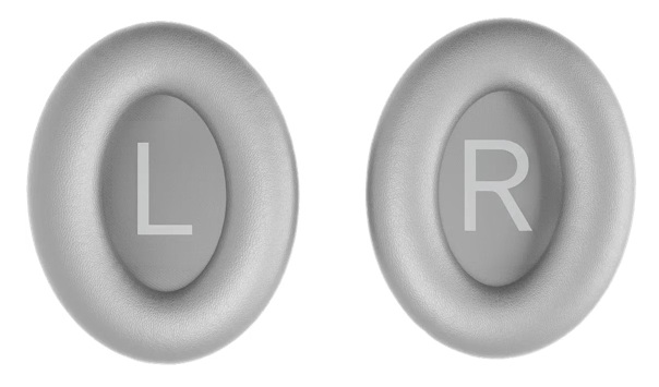 Dwie jasno szare poduszki nauszne do słuchawek. Lewa poduszka ma literę 'L', prawa 'R'. Obie na białym tle.