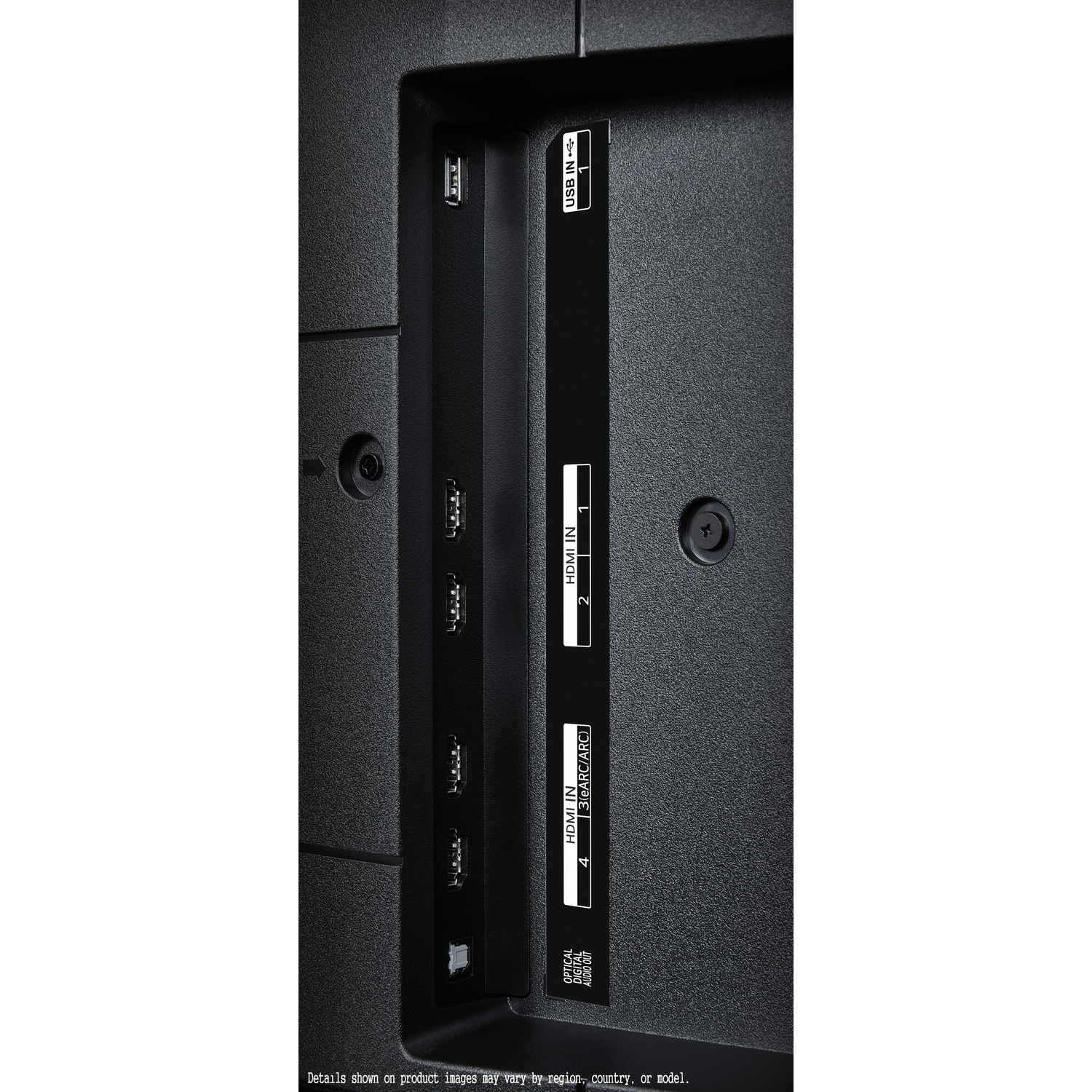 Close-up van de achterkant van de tv met poorten. Toont USB-, HDMI- en optische audio-poorten op zwart oppervlak.