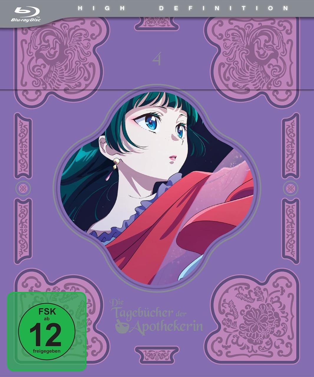 Anime-Blu-ray-Cover. Ein Mädchen mit grünen Haaren und blauen Augen ist abgebildet. Der Hintergrund ist lila, mit dekorativen Mustern und Text.