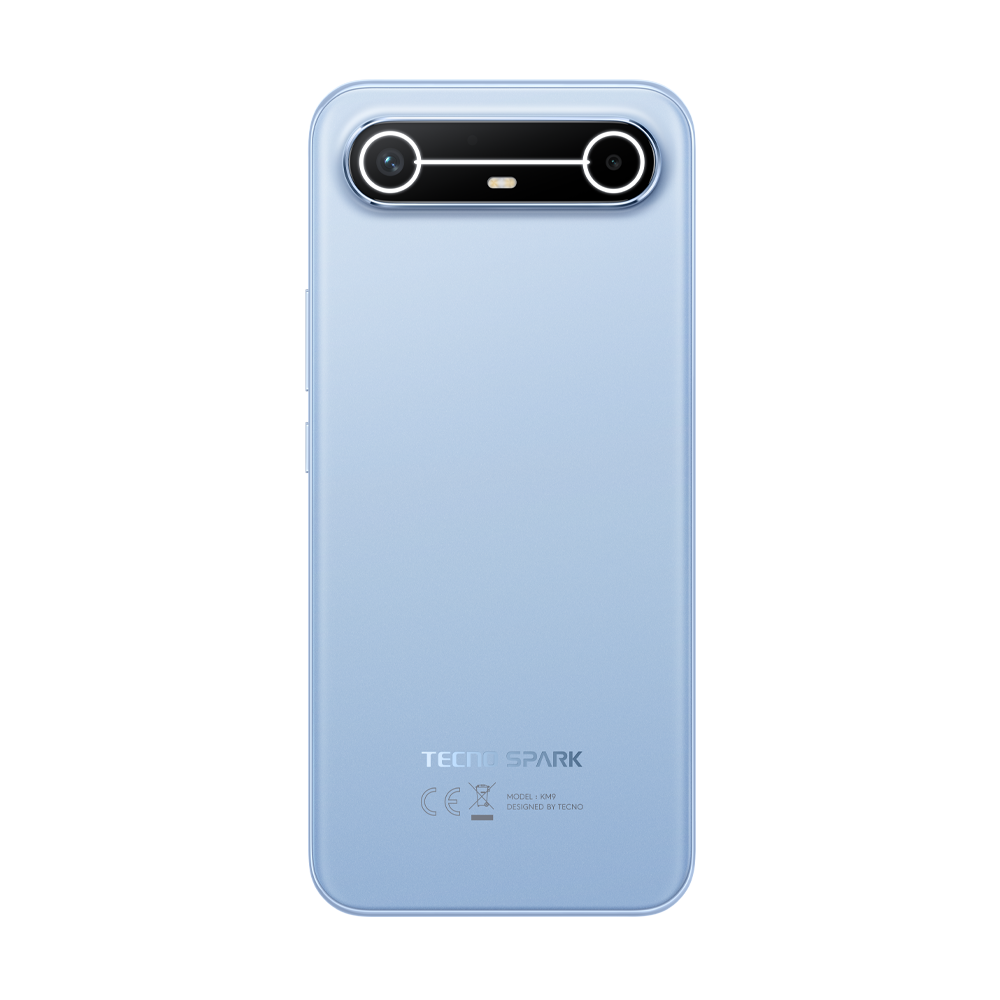 Açık mavi bir Tecno Spark telefonun arkası. Çift kamerası var ve marka adı altta görünüyor.