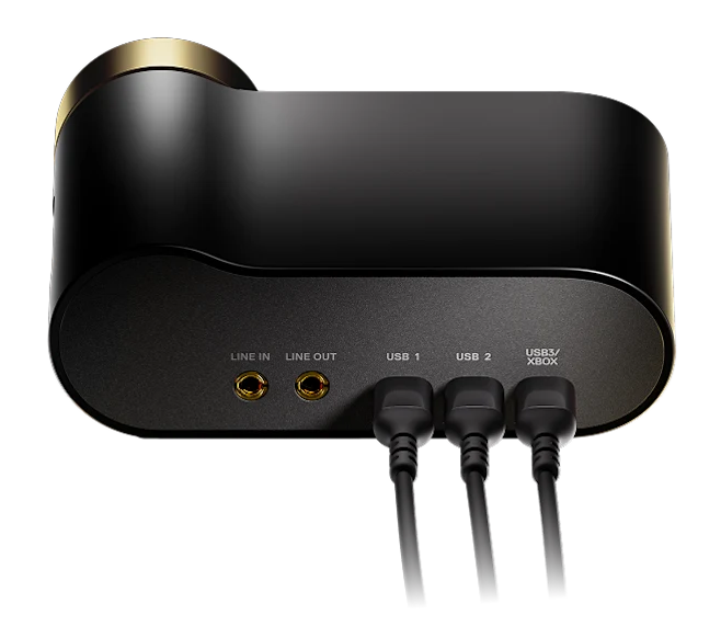 Czarny sprzęt audio ze złotymi akcentami, porty oznaczone 'Line In', 'Line Out', 'USB 1', 'USB 2' i 'USB3/XBOX', z trzema podłączonymi kablami USB.