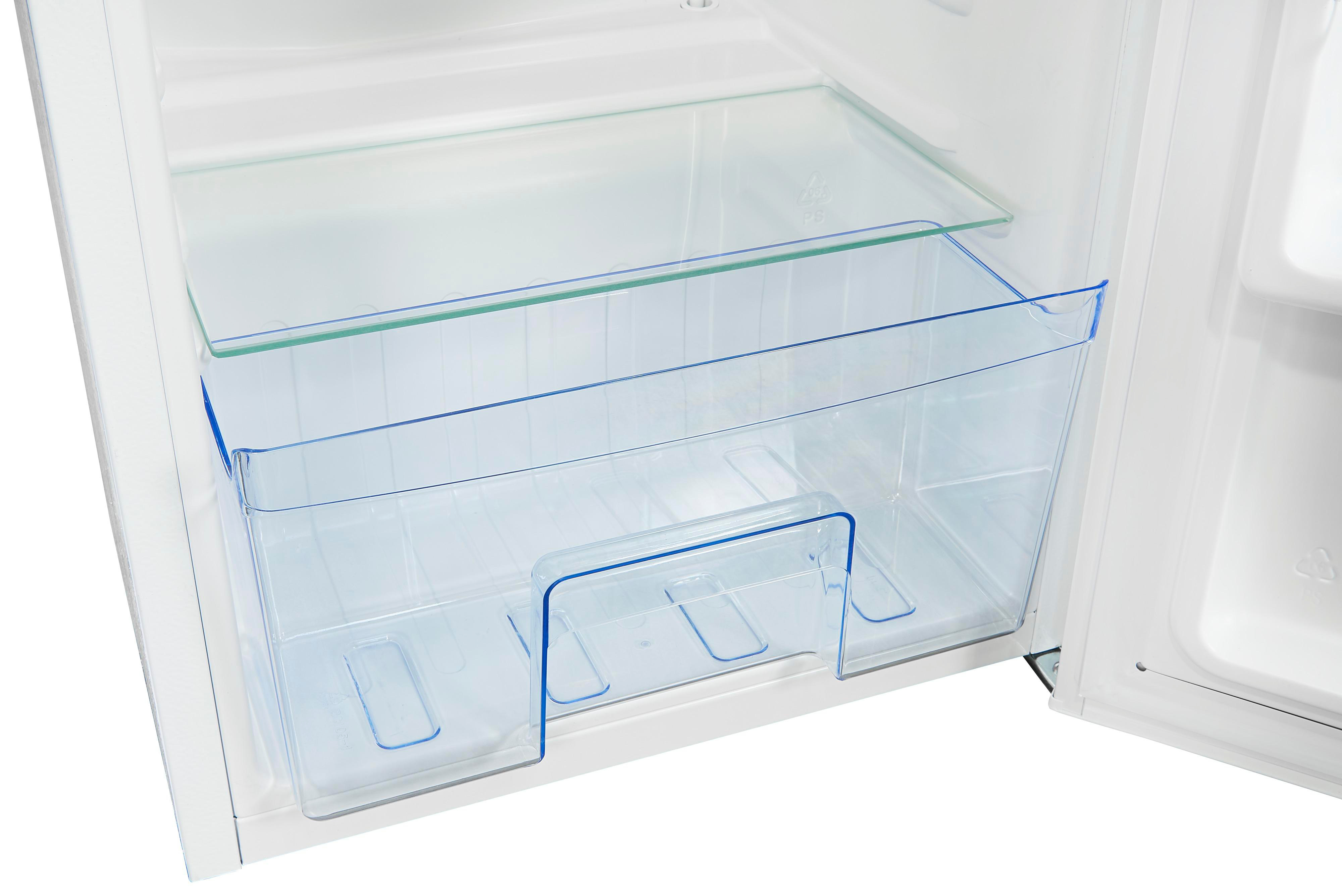 Ein offener weißer Kühlschrank mit Glasböden und transparenten Kunststoff-Aufbewahrungsbehältern. Die Tür ist offen.