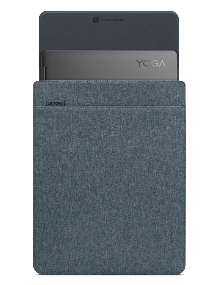 Egy Lenovo Yoga tok kék-szürke színben. Egy laptop részben látható, rajta a 'YOGA' szó. A Lenovo logója is látható.