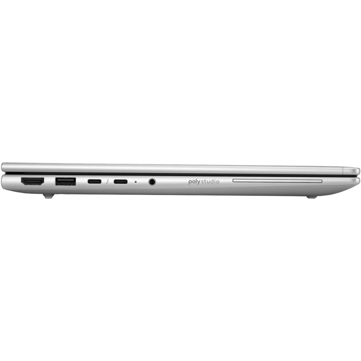 Een zilveren laptop van de zijkant bekeken, met poorten zoals HDMI, USB en een audio-aansluiting. Het merk 'poly studio' is zichtbaar.