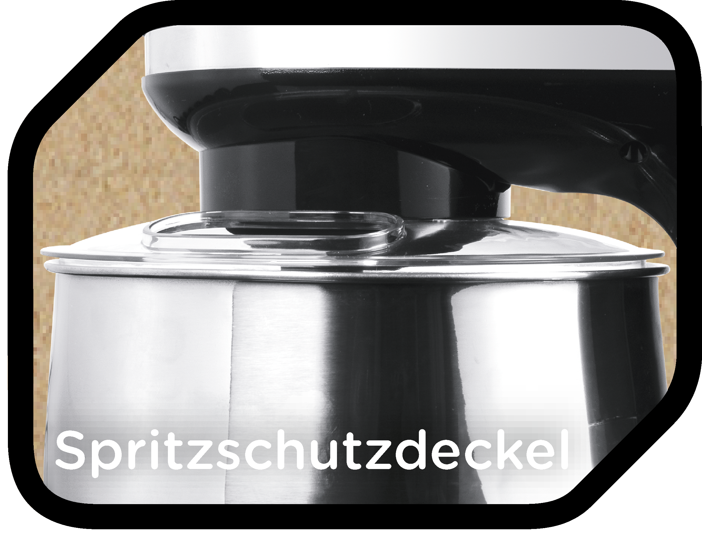 Nahaufnahme eines Küchengeräts aus Stahl mit schwarzem Oberteil. Text 'Spritzschutzdeckel' sichtbar.