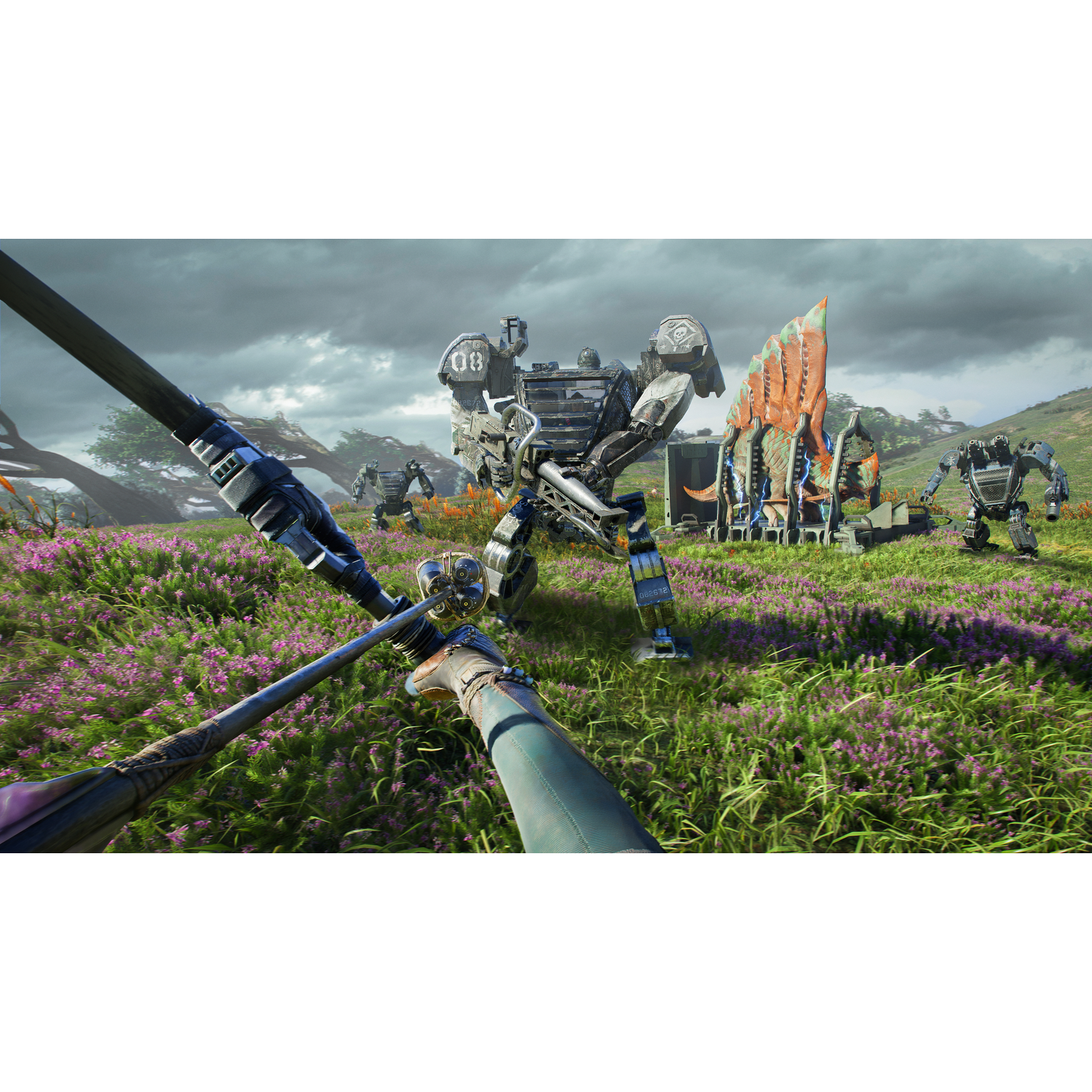 Eerstepersoonsbeeld van een mech-gevecht. Mechs staan in een veld met paarse bloemen, met een bewolkte lucht erboven.