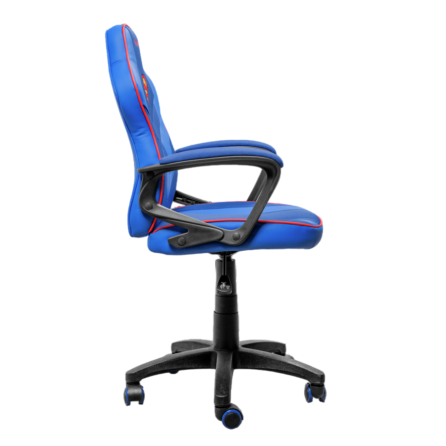 Ein blauer Gaming-Stuhl mit roter Umrandung und schwarzen Armlehnen. Er hat ein Fünf-Sterne-Fußgestell mit Rollen.