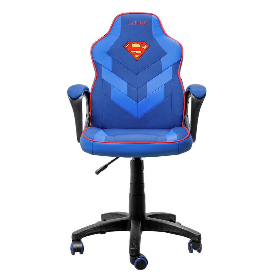 Blauer Gaming-Stuhl mit Superman-Logo. Rote Verzierungen und Akzente. Schwarzer Sockel mit Rollen. Schwarzer Hintergrund.
