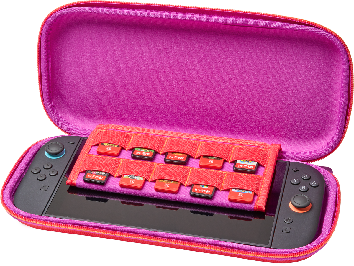 Egy rózsaszín Nintendo Switch tok, amely kinyílik, hogy felfedje a Switch konzolt és a játékkazettákat. A tok nyitva van.