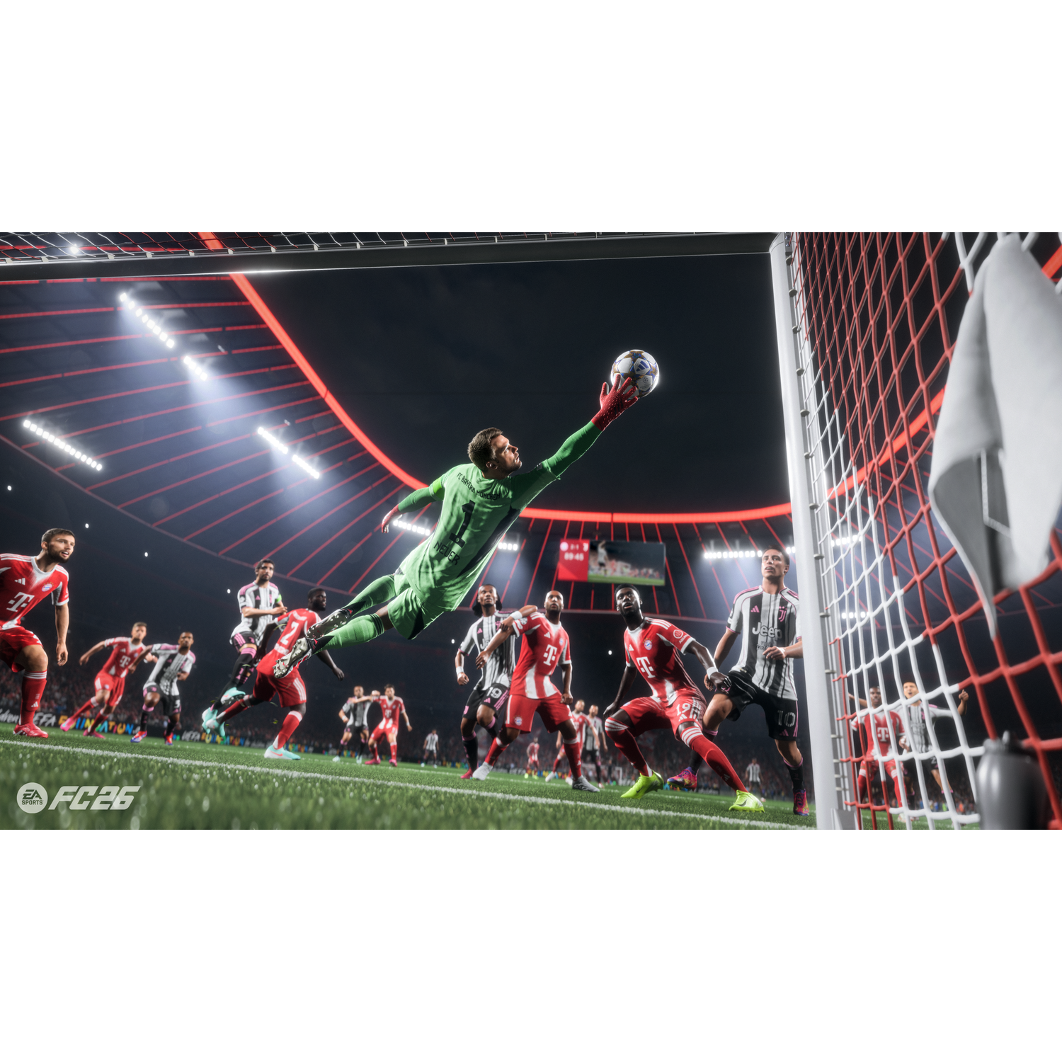 Un gardien de but en vert plonge pour attraper un ballon de foot devant un filet. Joueurs adverses avec des uniformes rouges et blancs.