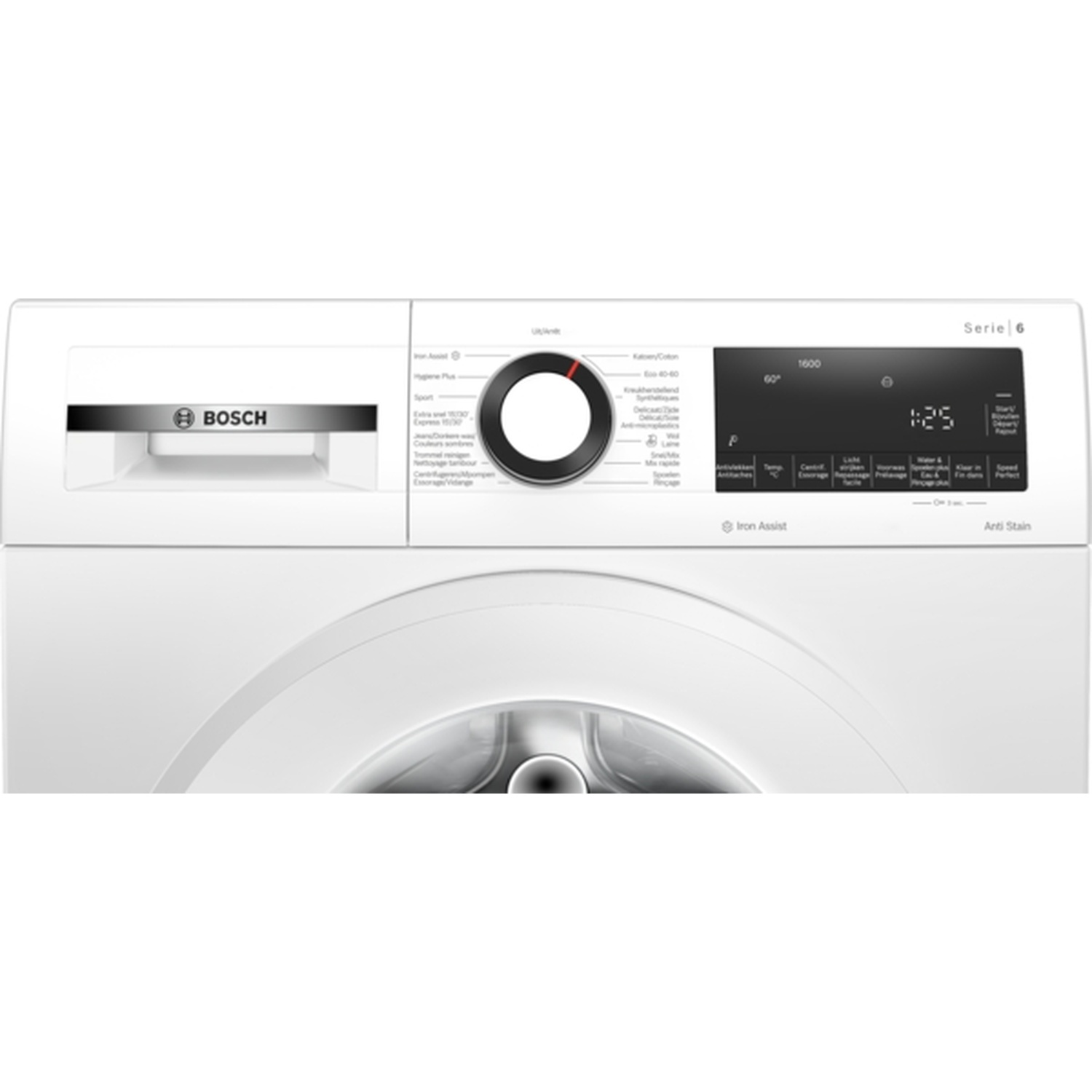 Een witte Bosch wasmachine met een bedieningspaneel, een draaiknop en een digitaal display. Het merklogo is zichtbaar.