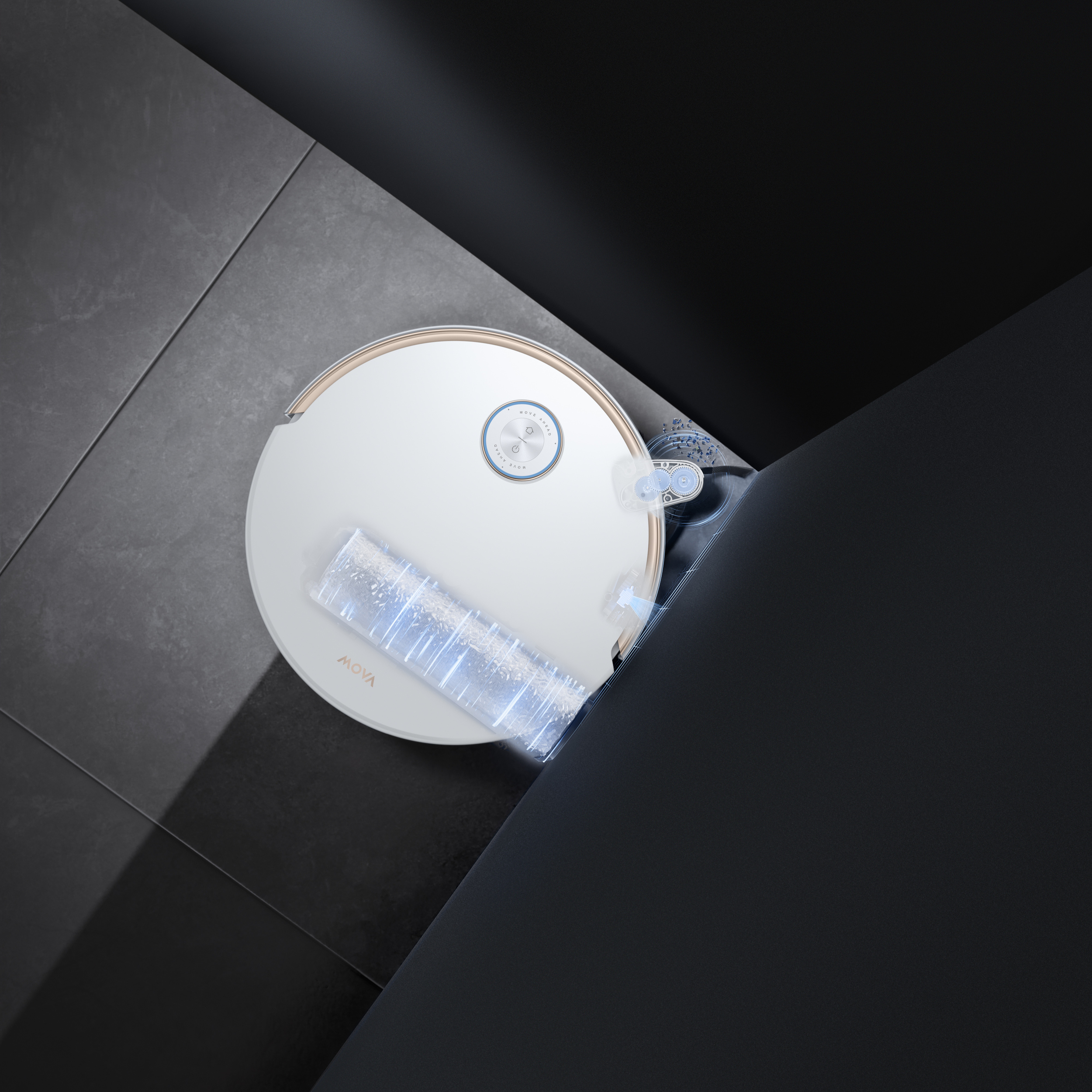 Ein weißer Roboter-Staubsauger auf einem dunklen Fliesenboden. Er ist in der Nähe einer schwarzen Wand.