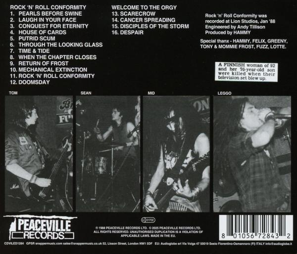 Albumcover mit Bandmitgliedern, die auftreten. Text enthält Songtitel und Credits. Schwarz-Weiß-Bild mit Text.