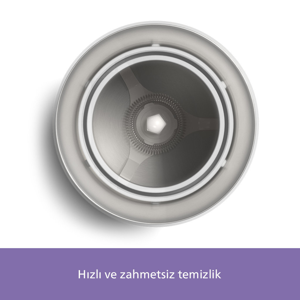 Gümüş renkli bir temizleme cihazının yukarıdan görünümü. İç kısımda spiral bir tasarım var. Arka plan beyaz ve mor bir banner var.