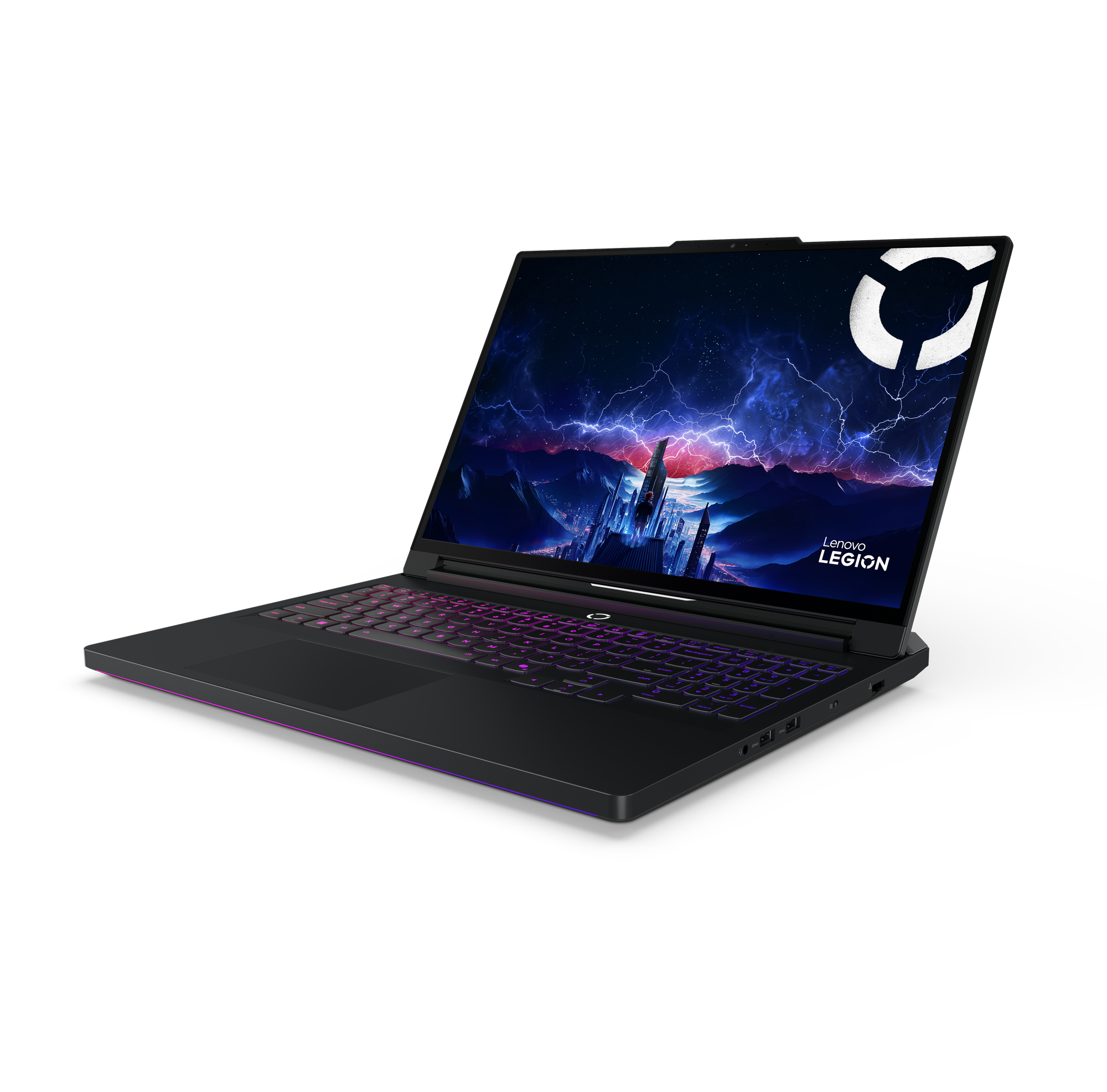 Zwarte Lenovo Legion laptop met oplichtend paars toetsenbord. Het scherm toont een stormachtig stadsbeeld.