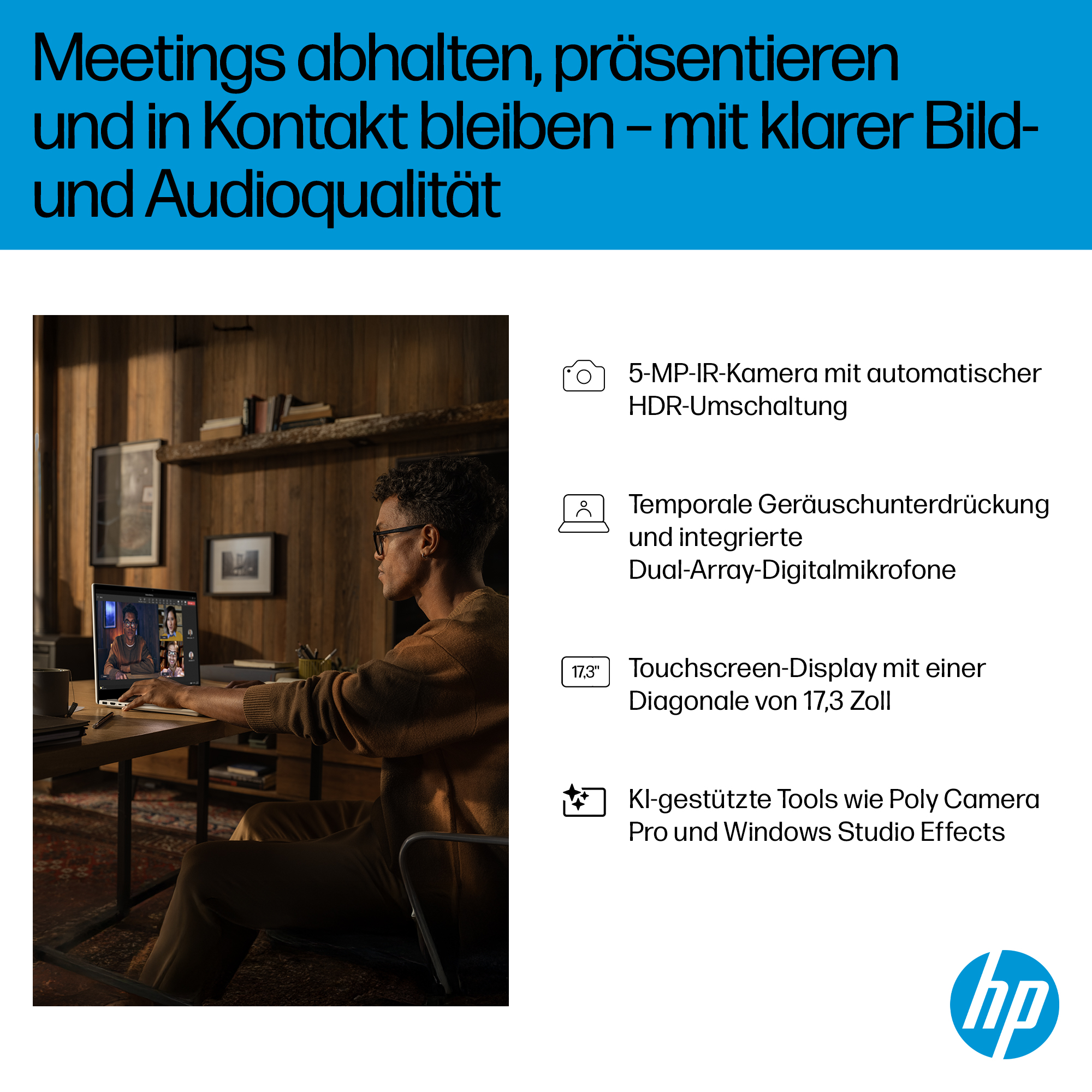 Ein Mann in einem braunen Pullover nimmt an einem Videoanruf auf einem Laptop teil. Der Hintergrund ist eine Holzwand.