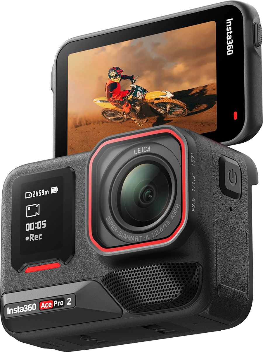 Eine Insta360 Ace Pro 2 Kamera. Der Bildschirm zeigt einen Motocross-Rennfahrer. Die Kamera hat ein Leica-Objektiv und nimmt auf.