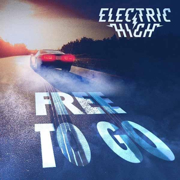 Ein Auto driftet auf einer Straße und hinterlässt Reifenspuren, die die Worte 'FREE TO GO' bilden. Der Himmel ist dunkel mit dem Text 'ELECTRIC HIGH'.
