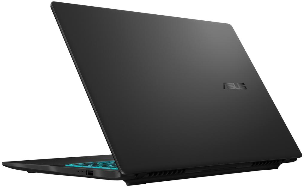 Fekete Asus laptop, nyitva. Kék háttérvilágítású billentyűzet látható. Asus logó a fedélen. Fehér háttér.