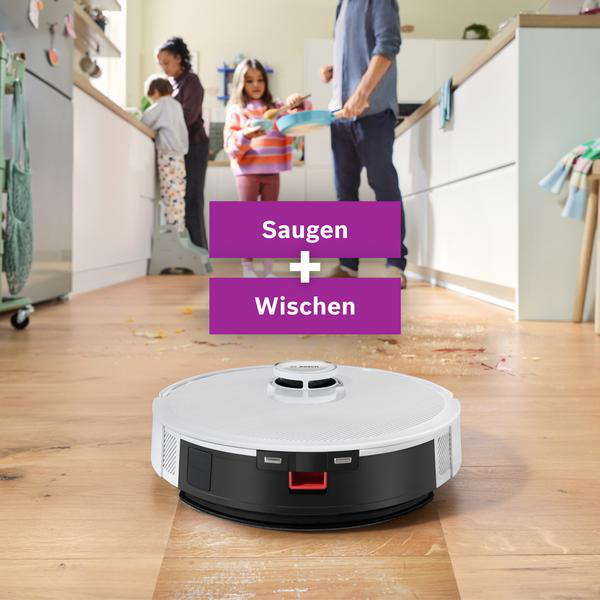 Ein Roboter-Staubsauger auf einem Holzboden. Eine Familie putzt in einer Küche. Text oben: 'Saugen + Wischen'.
