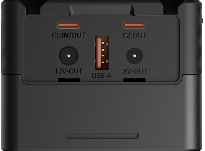 Schwarzes Gerät mit verschiedenen Anschlüssen: C1 IN/OUT, C2 OUT, 12V-OUT, 8V-OUT und USB-A. Beschriftungen sind weiß.