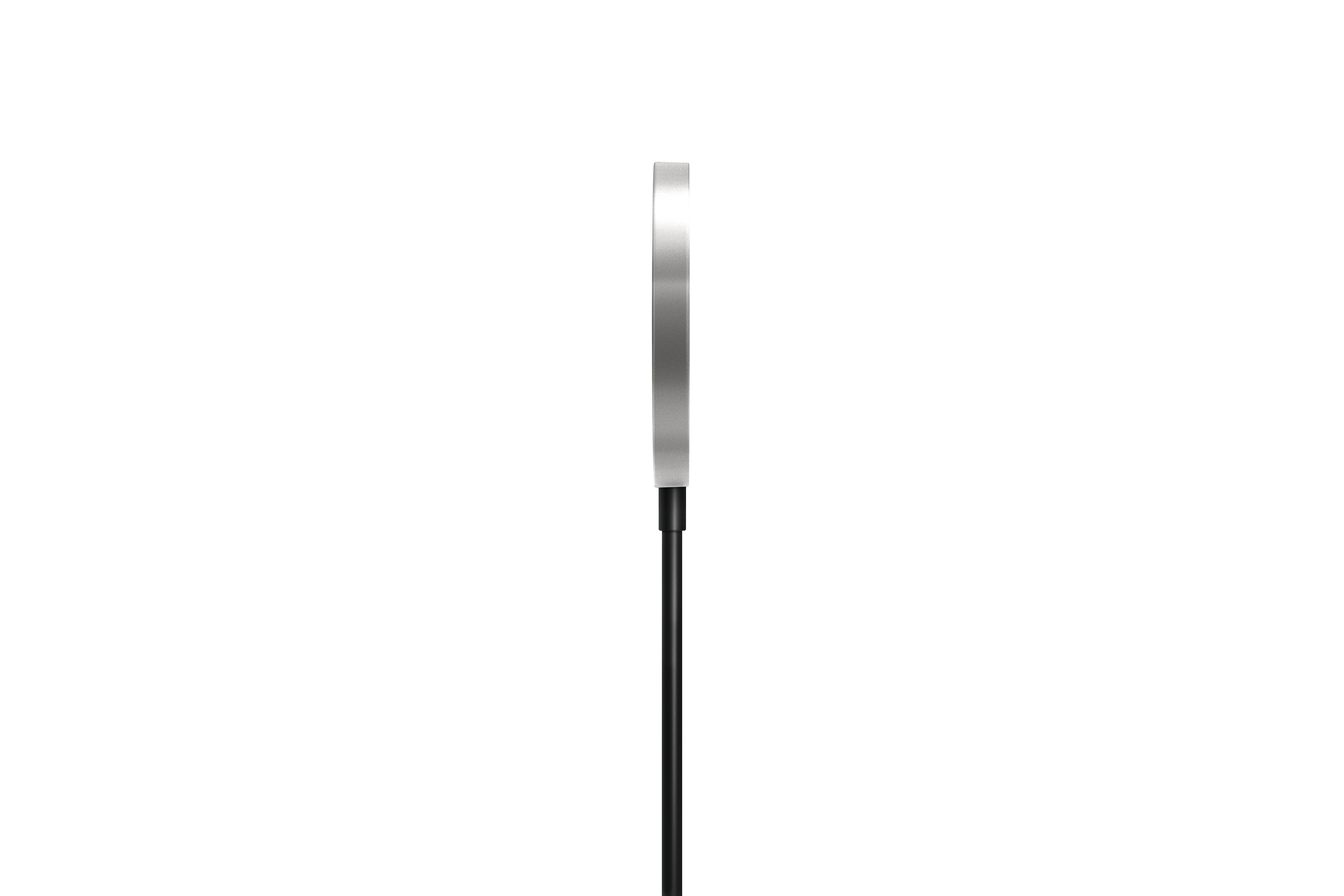 Eine moderne Lampe mit einem schwarzen Pfahl und einem silbernen, rechteckigen Licht oben. Der Hintergrund ist weiß.